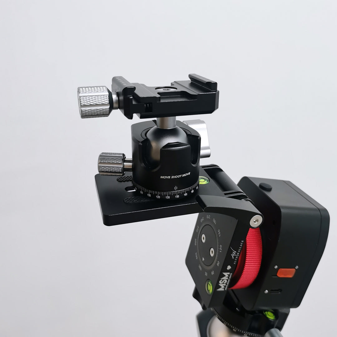Low Gravity Compact Ball Head