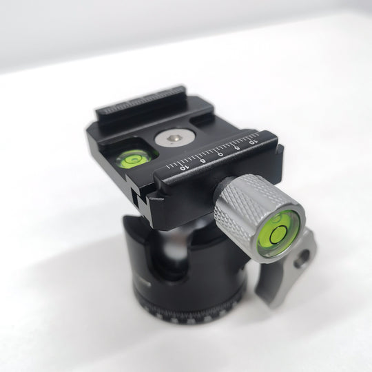 Low Gravity Compact Ball Head